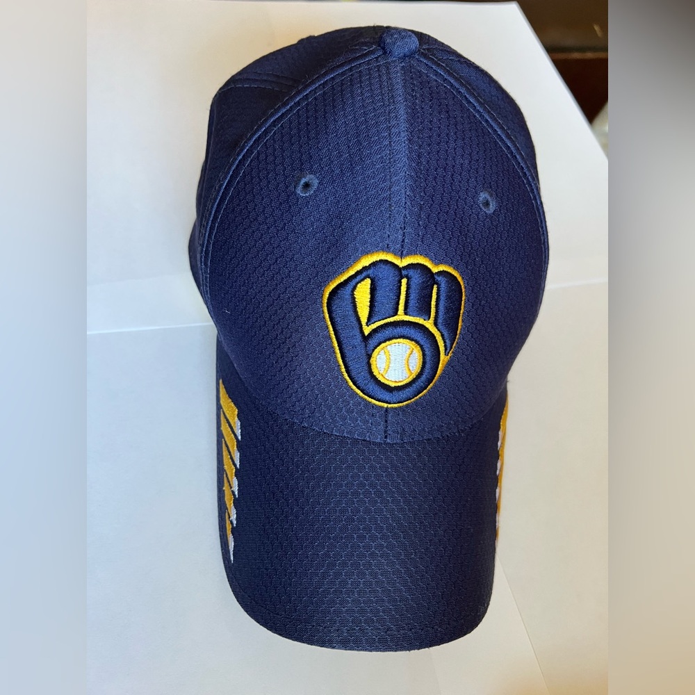 Milwaukee Brewers Baseball Hat Cap New Era Flex 39Thirty Medium/Large EUC MLB